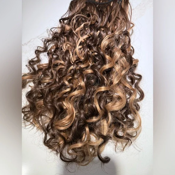 HAIR, Qty 4, 18” Curly Clip in Extensions, Brown/Carmel - Picture 12 of 12